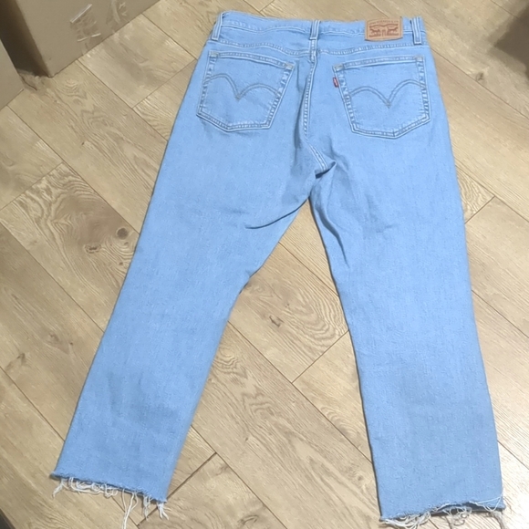 Levis Womens Wedgie Straight Crop Denim distresed Jeans size 30 High Rise Mom - Picture 3 of 9